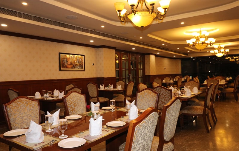 Premium Dining Space at Royalede Casa
